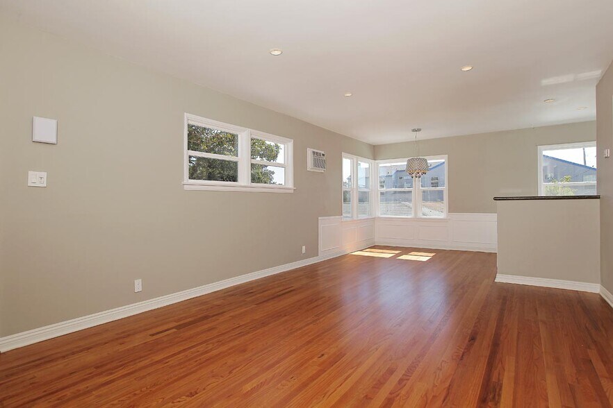 Building Photo - 2577 Granville Ave