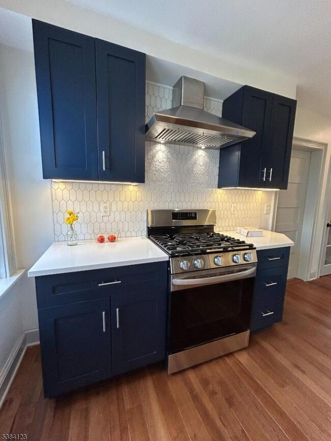 Building Photo - 60 James St