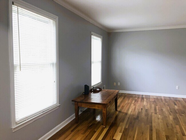 Building Photo - 218 Marty Dr