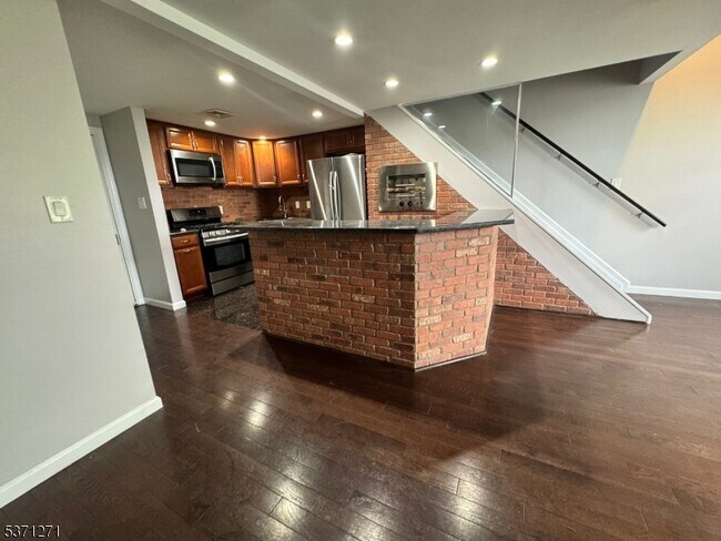 Building Photo - 18 Jaques St