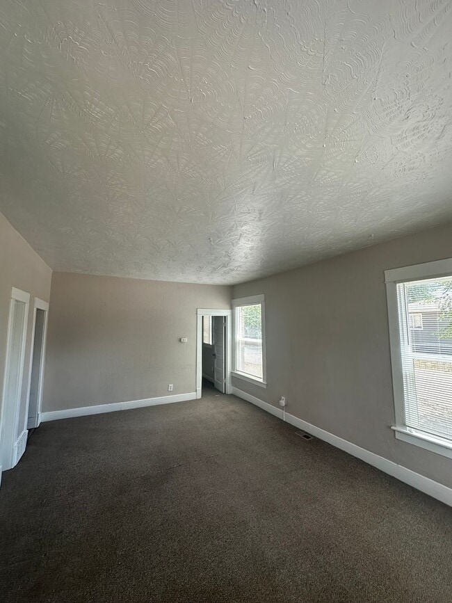 Building Photo - 412/414 13th Ave