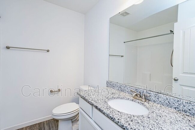 Building Photo - 352 Greymark Ln