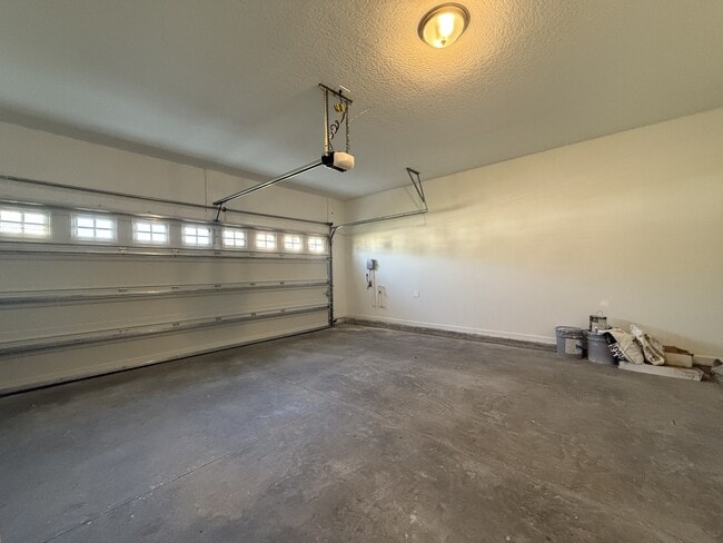 Building Photo - 104 Charmer Trce