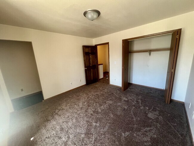 Building Photo - DB 4807 10th Ave