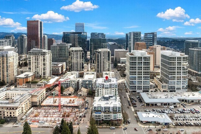 Building Photo - 2Bd/1.75Ba Bellevue Condo