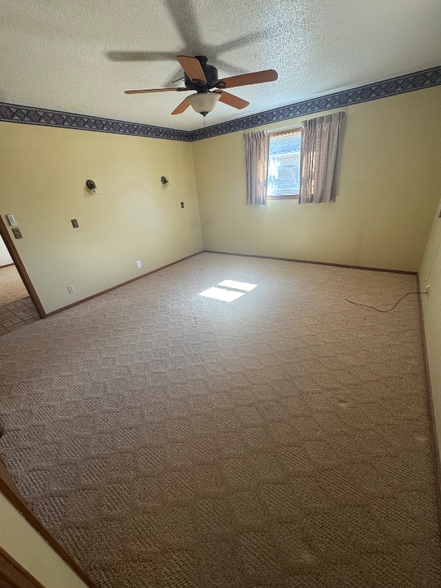 Building Photo - 2026 Harned Dr