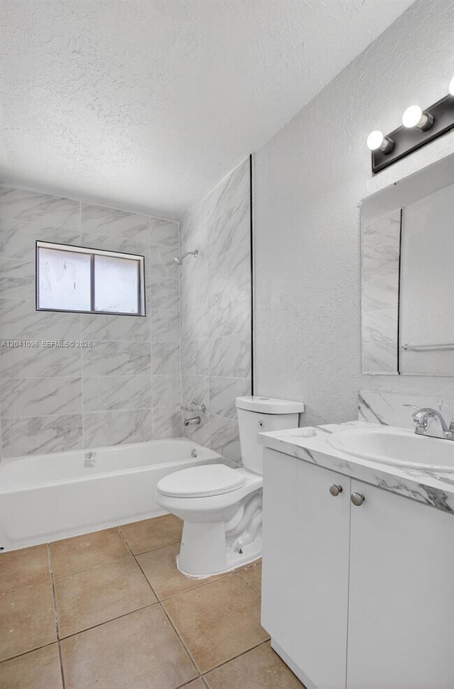 Building Photo - 2107 Catherine Dr