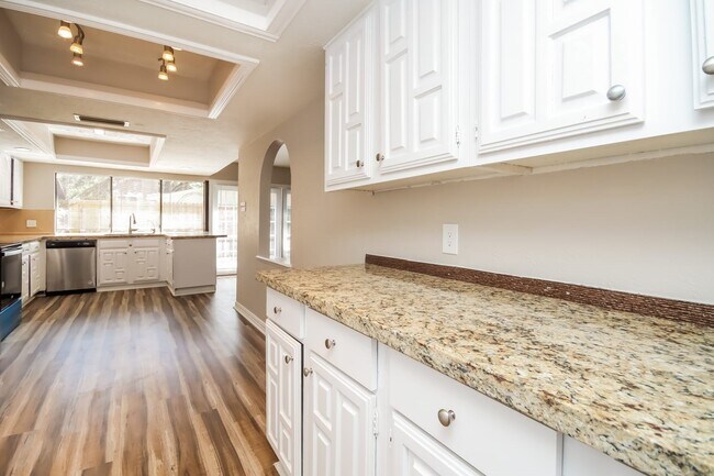 Building Photo - 16835 Grampin Dr