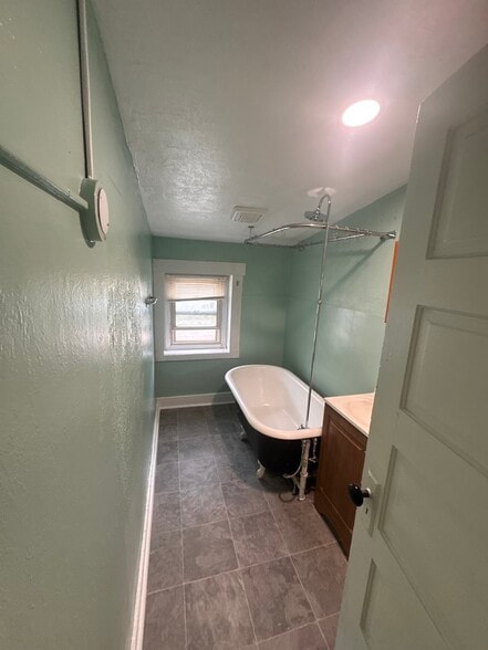 Building Photo - 428 S 2nd St