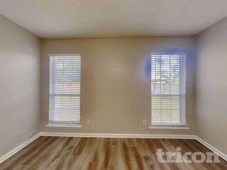 Building Photo - 8256 Creek Hollow Ct