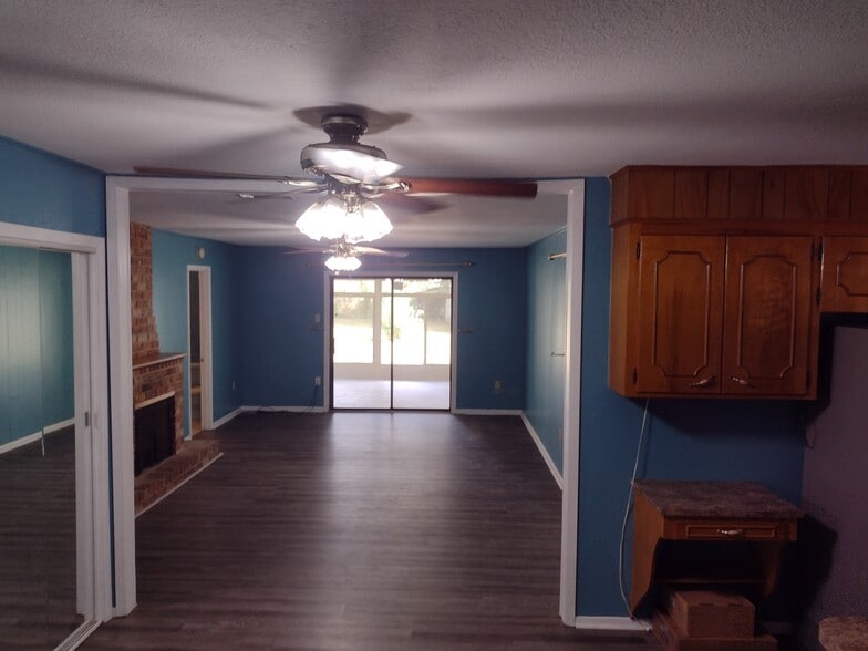 The Den - 1620 Landry Dr