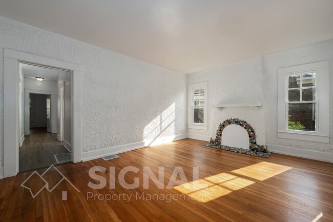 Building Photo - 1526 42nd St Ensley