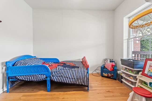 Building Photo - 7938 S Bennett Ave