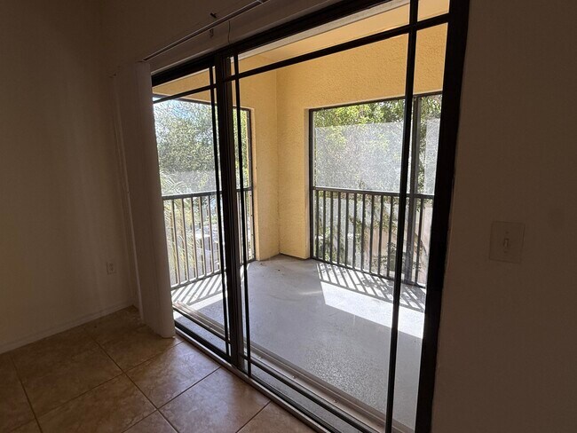 Building Photo - 3020 Alcazar Pl