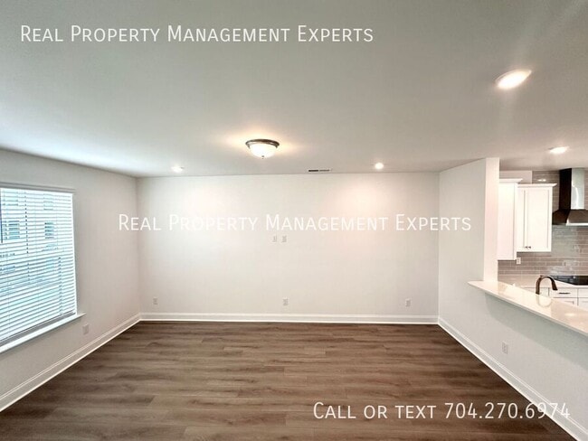 Building Photo - 15328 Ballancroft Pkwy