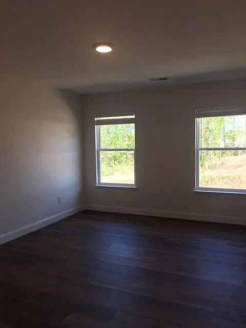 Building Photo - Sign a 12-month lease now and receive the ...