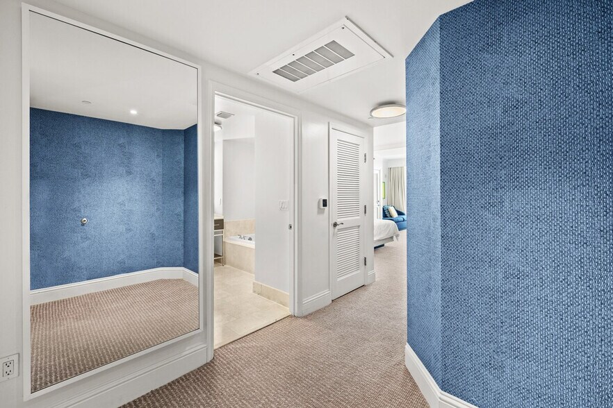 Building Photo - 4391 Collins Ave