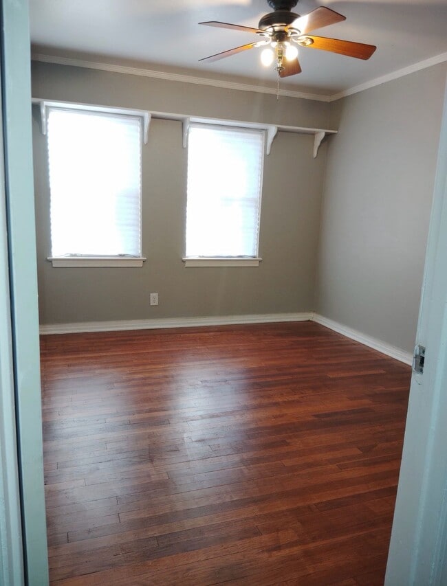 Building Photo - 3106 SW 10th Ave