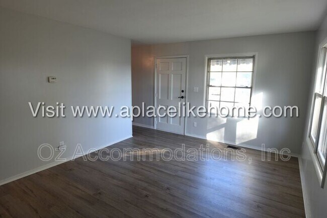 Building Photo - 3310 Iroquois Ln