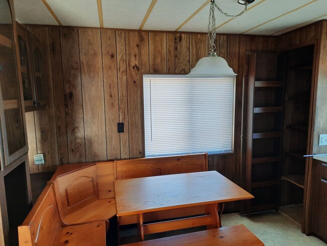 Building Photo - 3 bed/2bath mobile home walking distance t...