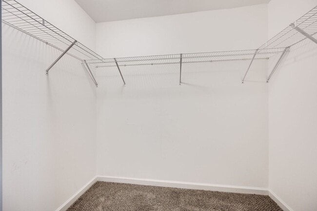 Building Photo - Awesome 2BE/BA townhouse in Bellevue!