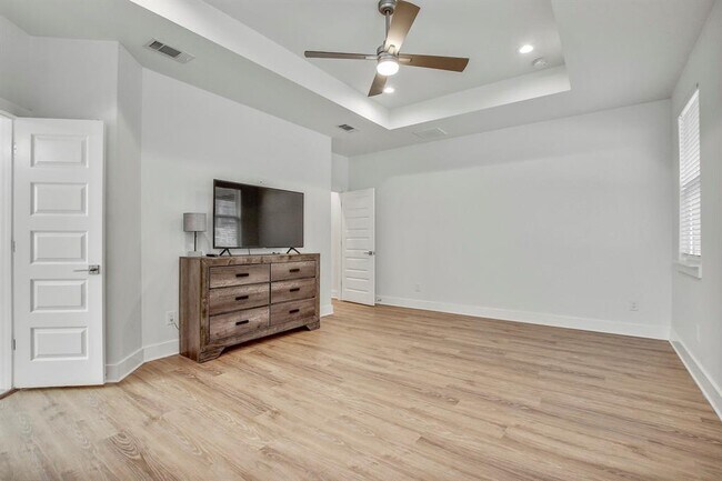 Building Photo - 6509 Shady Ln