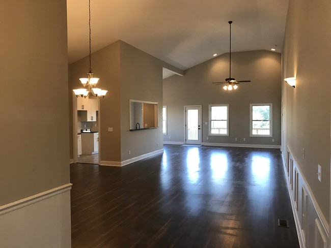 Building Photo - 1042 Quiver Ln,  Sango Exit 11