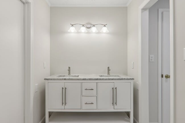 Building Photo - 5 Timothy Ln