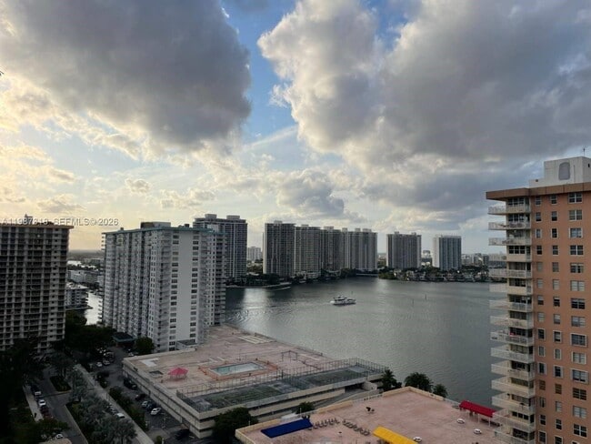 Building Photo - 250 174th St