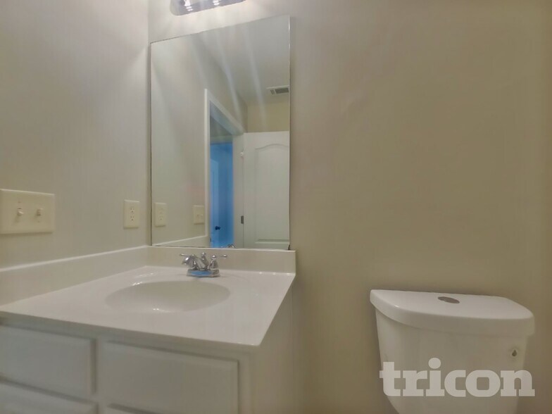 Building Photo - 111 Bethany Manor Dr