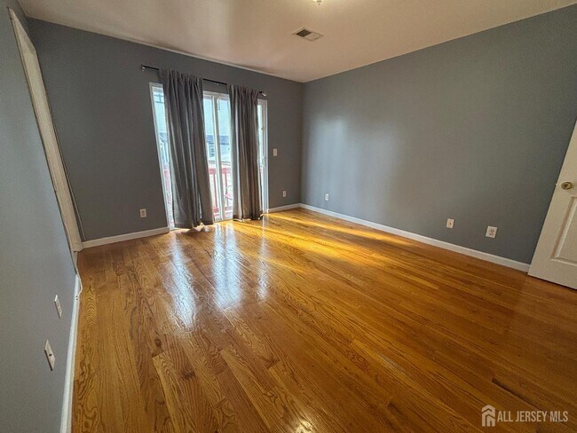 Building Photo - 174 Keer Ave