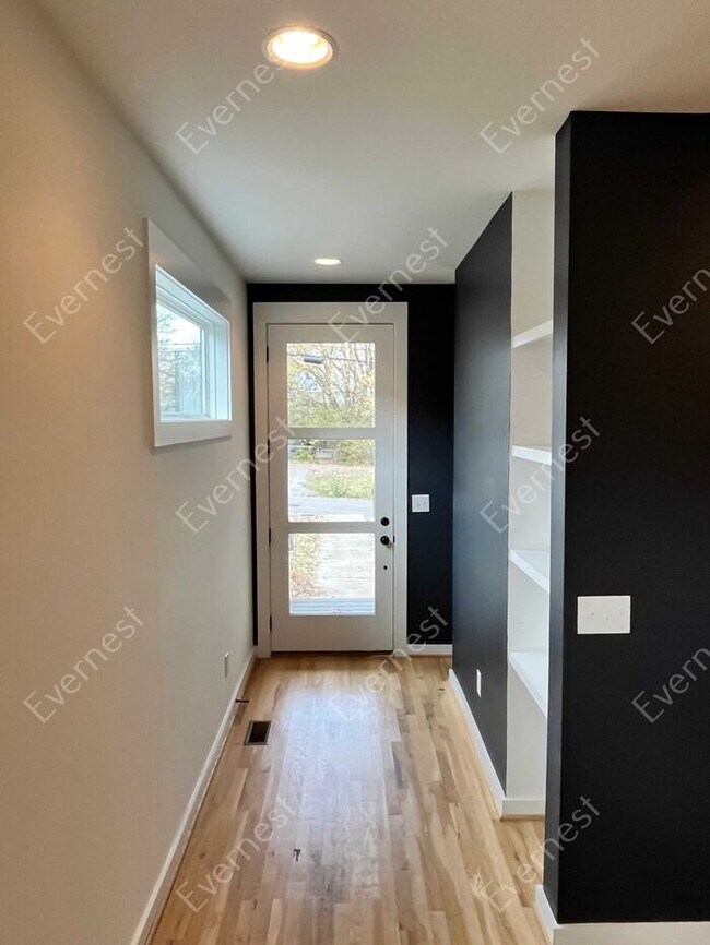 Building Photo - 4-Bedroom Home with Modern Comforts in a P...