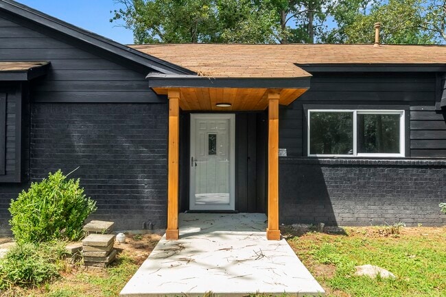 Building Photo - 62 Greenbriar Dr