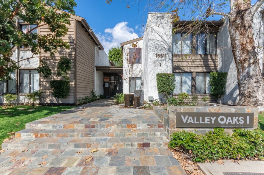 Building Photo - 15511 Sherman Way