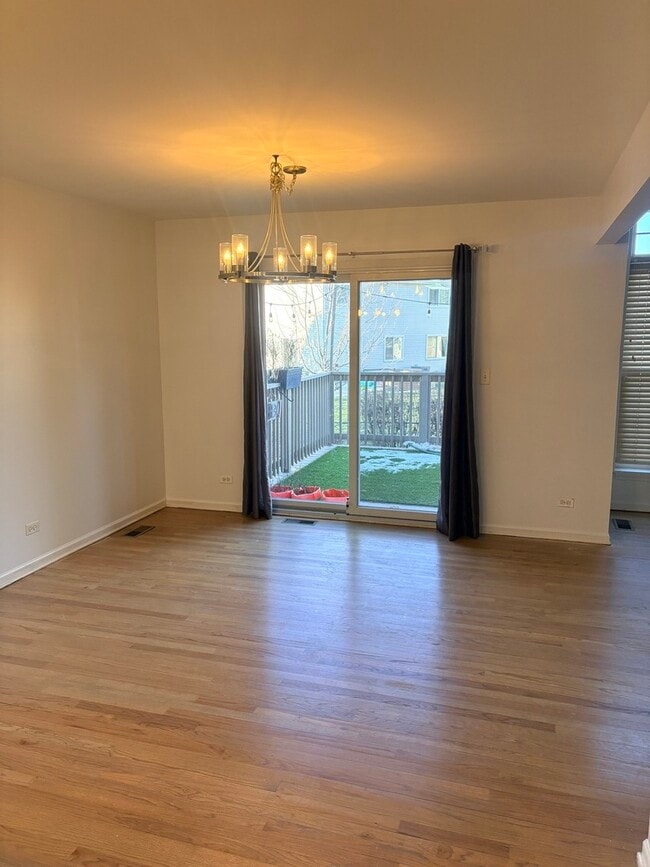 Building Photo - 610 Daisy Ln