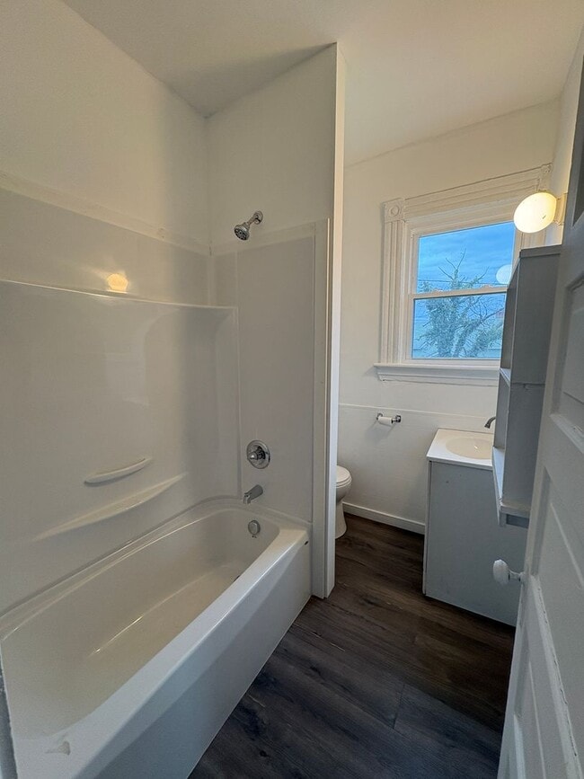 Building Photo - Spacious upstairs apartment with LOTS of utilities included!