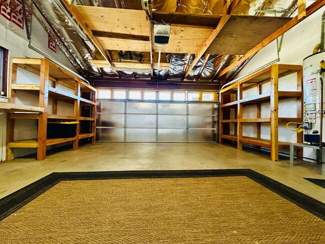 Building Photo - Spacious 2 bd, 2 ba with attached finished garage