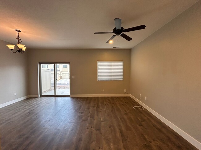 Building Photo - Meadow Crest Home!!!!