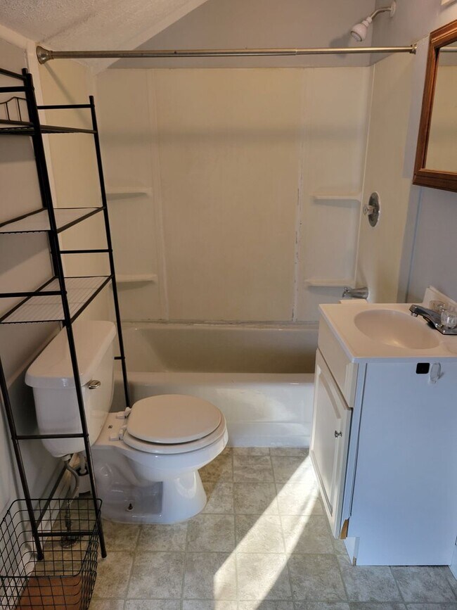 Building Photo - 315 E Maple St