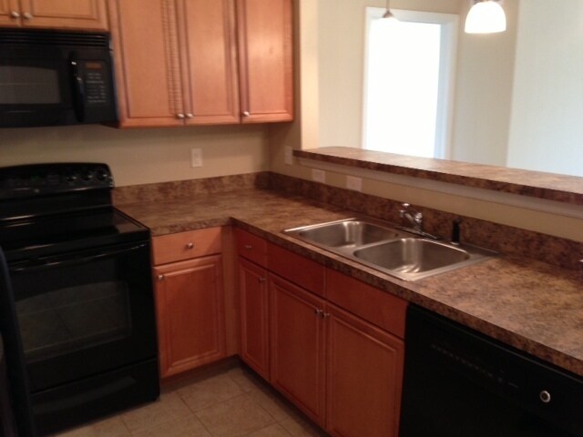 Building Photo - 2 Bedroom, 2 Bath Condo @ Campus View Sout...