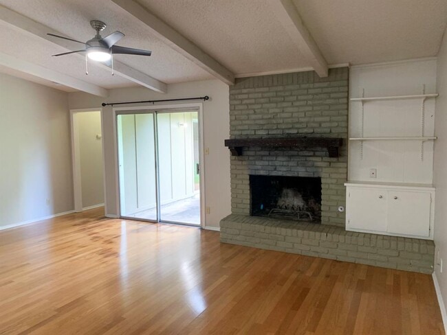 Building Photo - 9222 Meadow Vale