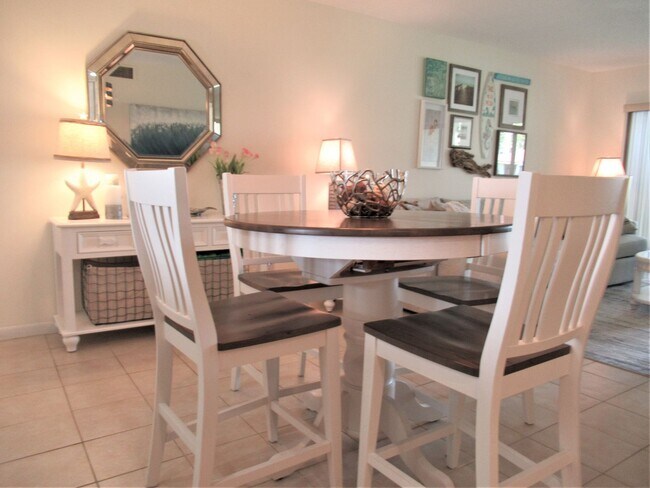 Building Photo - FURNISHED 2/2 GOLF COURSE  6 MONTH RENTAL APR. 29 - OCT. 31, 2026