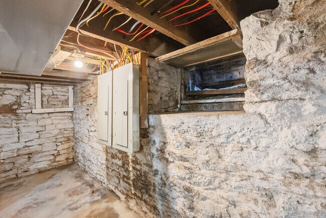 Building Photo - 511 Schirmer St