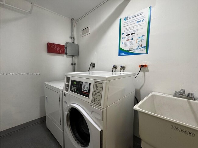 Building Photo - 1300 Alton Rd