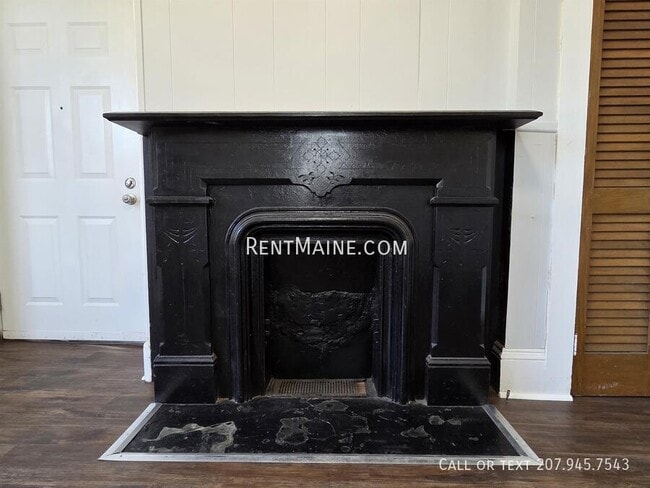 Building Photo - 139 Oak St