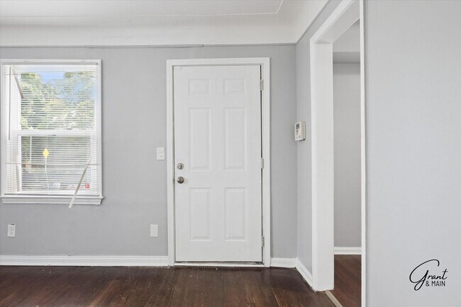 Building Photo - $1300 3 bedroom bungalow