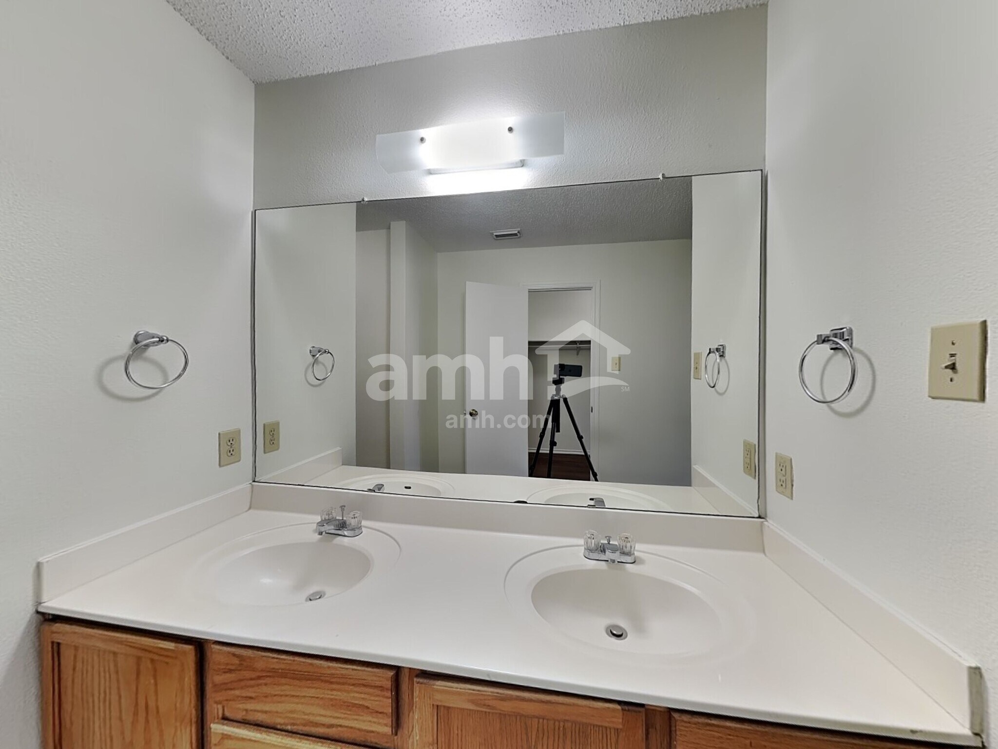 Building Photo - 8043 Cantura Mls