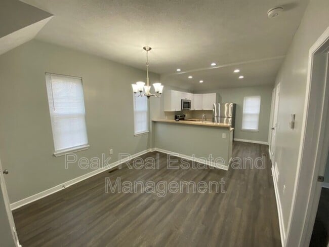 Building Photo - 1011 Logan St SE