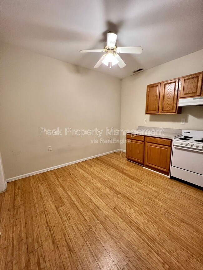 Building Photo - 1110 W Main St