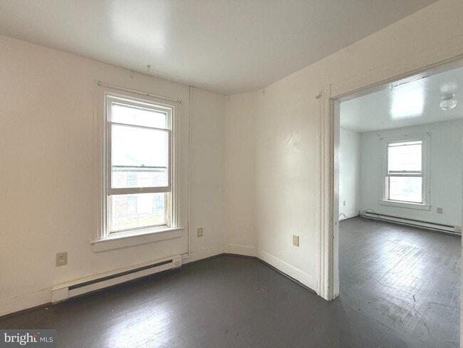 Building Photo - 703 2nd St